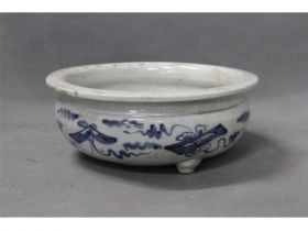青花博古三足炉