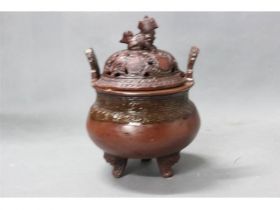 酱釉暗花薰炉