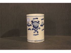 青花博古笔筒