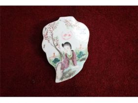 叶形人物小瓷片