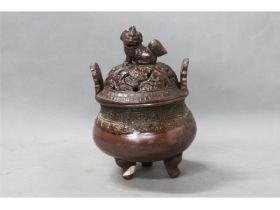 酱釉三足熏炉