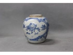 青花冰梅开光博古罐