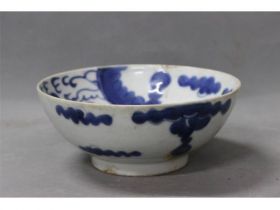 青花过墙龙碗