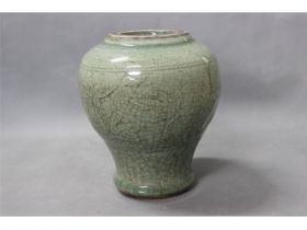 青釉暗花罐
