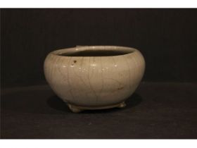仿哥釉砵式三足炉