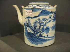 青花山水茶壶