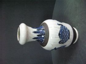 青花博古瓶