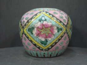 五彩花卉罐