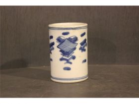 青花博古笔筒