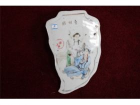 叶形人物小瓷片