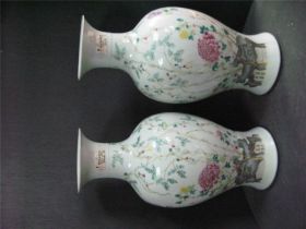 彩花卉瓶