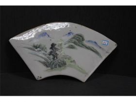 彩扇形山水小瓷片