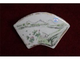 扇形山水小瓷片