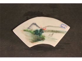 彩扇形山水小瓷片