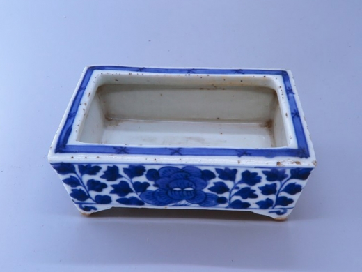 青花牡丹纹长方水仙盆