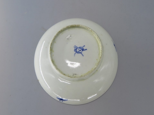 青花博古纹盘