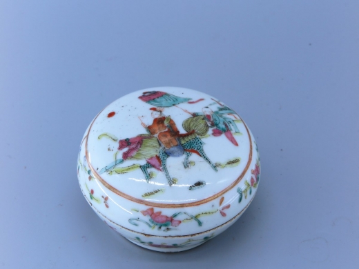 粉彩麒麟送子粉盒