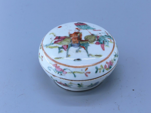 粉彩麒麟送子粉盒