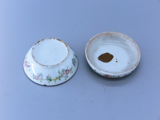粉彩麒麟送子粉盒