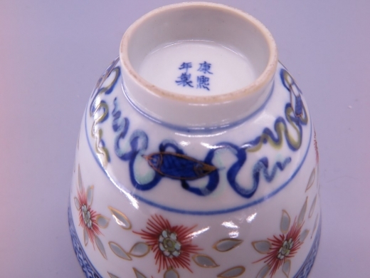青花描金加彩米通花茶碗