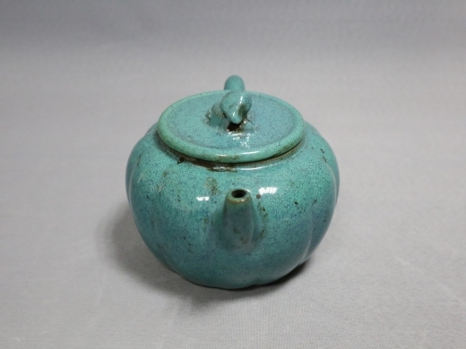 宜钧釉瓜楞茶壶