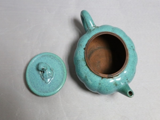 宜钧釉瓜楞茶壶