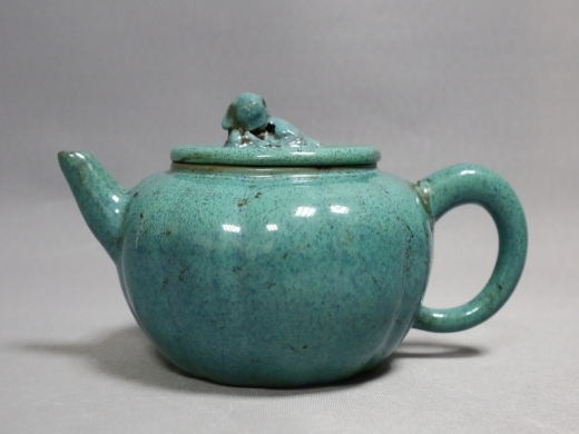 宜钧釉瓜楞茶壶