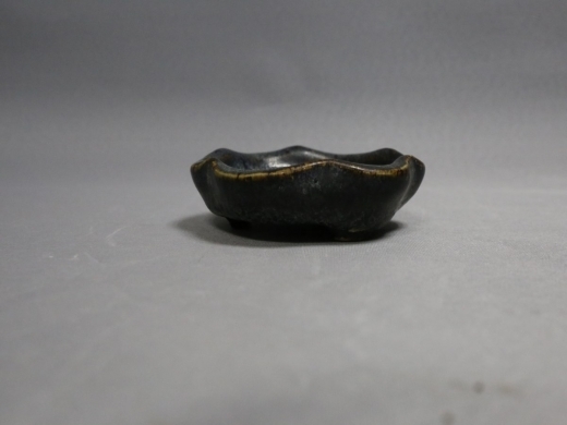 石湾窑变釉花口三足小洗