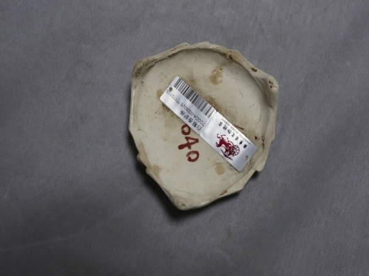 白釉香炉座