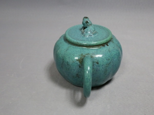 宜钧釉瓜楞茶壶