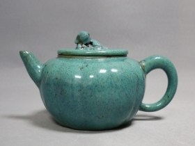 宜钧釉瓜楞茶壶