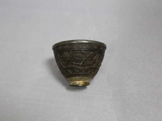 镶椰壳山水锡杯