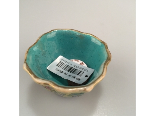 粉彩多角酒杯