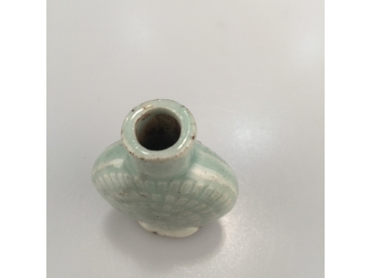 豆青烟瓶