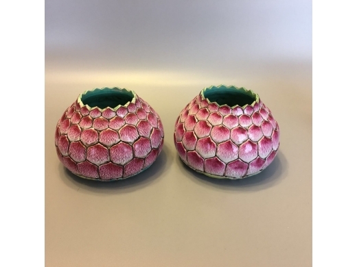 粉彩莲花瓣荷叶底水盂一对