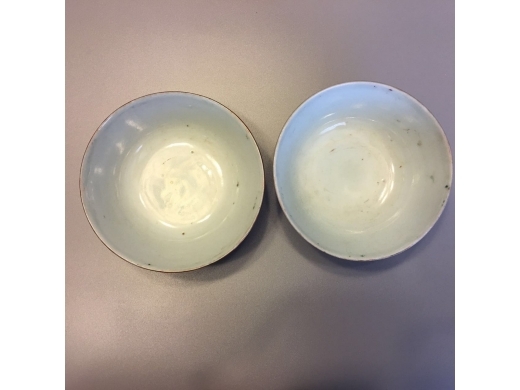 珊瑚红地粉彩荷花鸳鸯碗一对