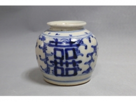 淡描青花喜字小罐