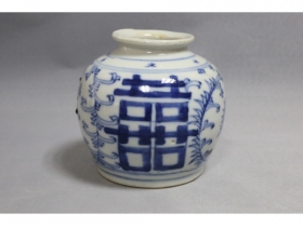 青花喜字小罐