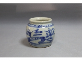 青花花卉小罐
