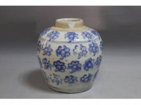 青花花卉罐