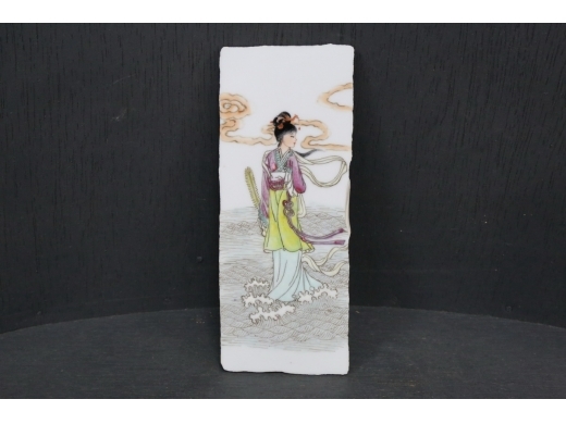 彩人物小瓷片