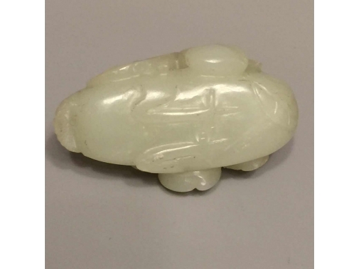 白玉琢桃鹤挂件