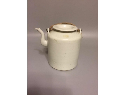 白釉筒形茶壺
