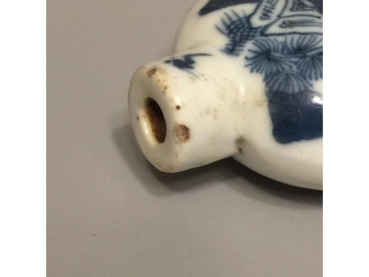 青花山水烟壷