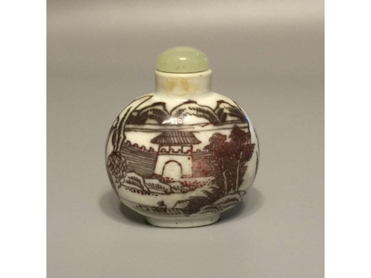 釉里红山水人物鼻烟壼
