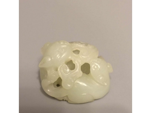 白玉琢双獾挂件