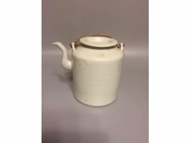 白釉筒形茶壺