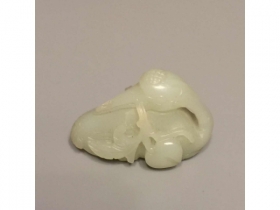 白玉琢桃鹤挂件