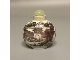 釉里红山水人物鼻烟壼