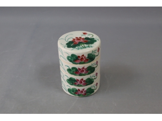 “映日荷花”四节格盒